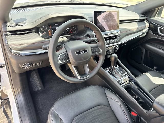 Used 2025 Jeep Compass Trailhawk AWD/4WD image 24