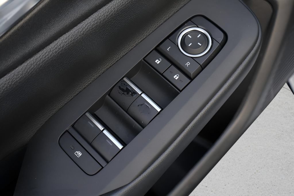 New 2026 Toyota Prius Plug-In Hybrid FWD image 10
