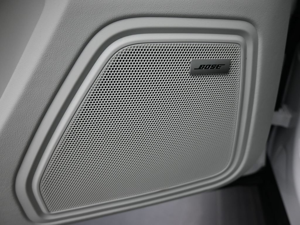 Certified 2025 Porsche Macan AWD/4WD image 10