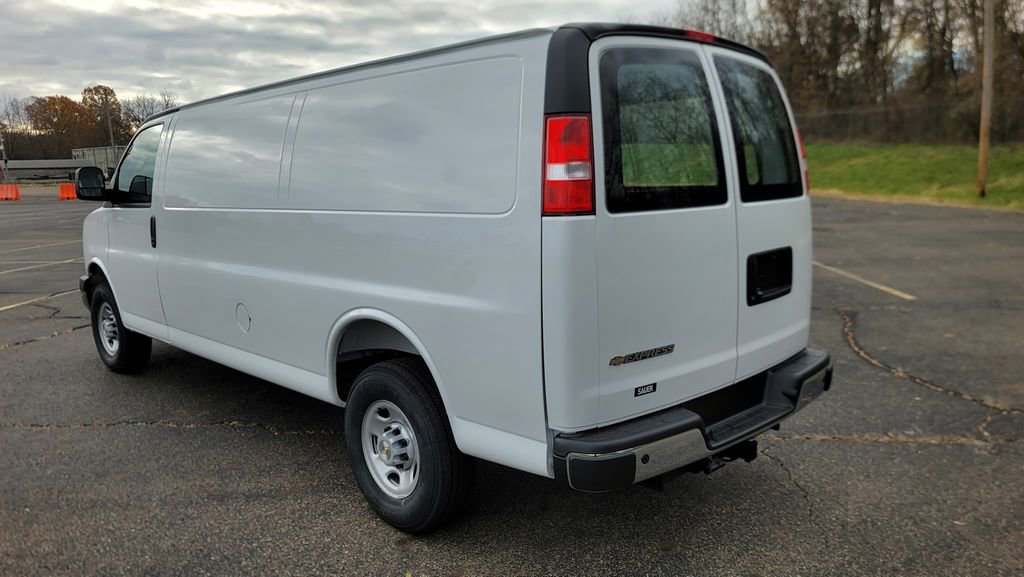 New 2025 Chevrolet Express 2500 Extended image 9