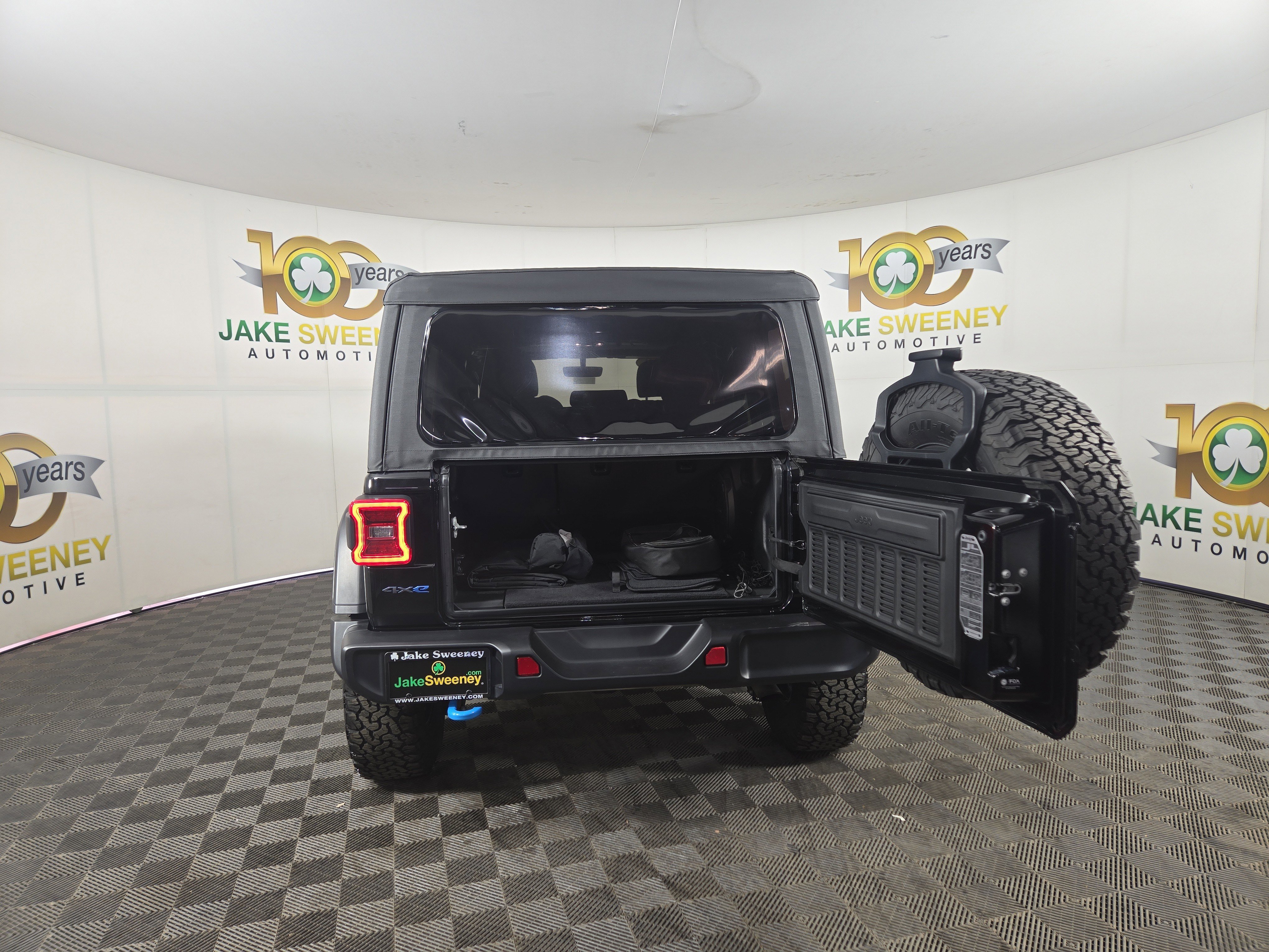 Certified 2023 Jeep Wrangler Unlimited Rubicon 4xe w/ Cold Weather Group image 34