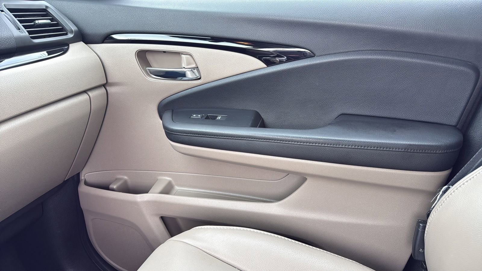 Used 2021 Honda Pilot Touring image 23