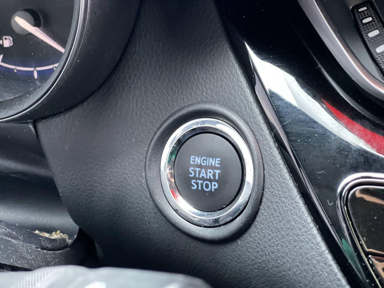 Used 2022 Toyota C-HR XLE FWD image 24