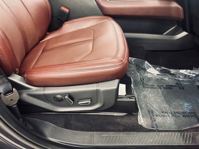 Used 2024 Ford Expedition Limited image 11