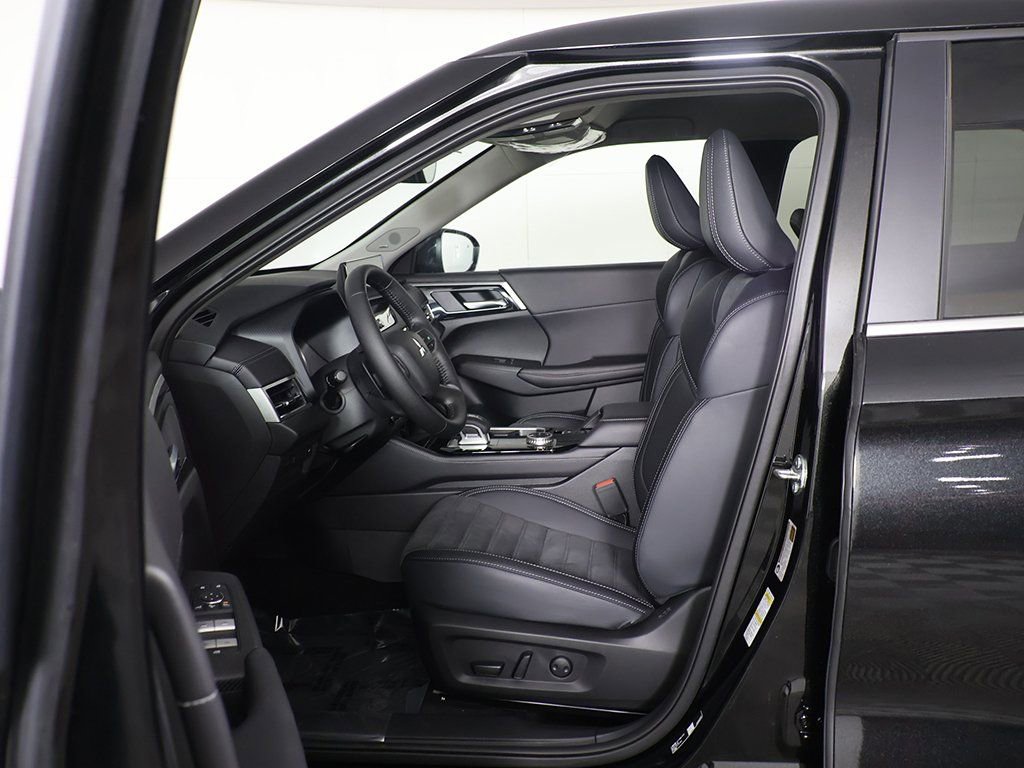 New 2026 Mitsubishi Outlander SE image 31