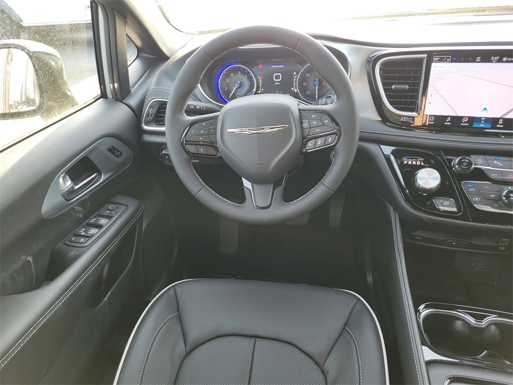 New 2026 Chrysler Pacifica Limited image 15