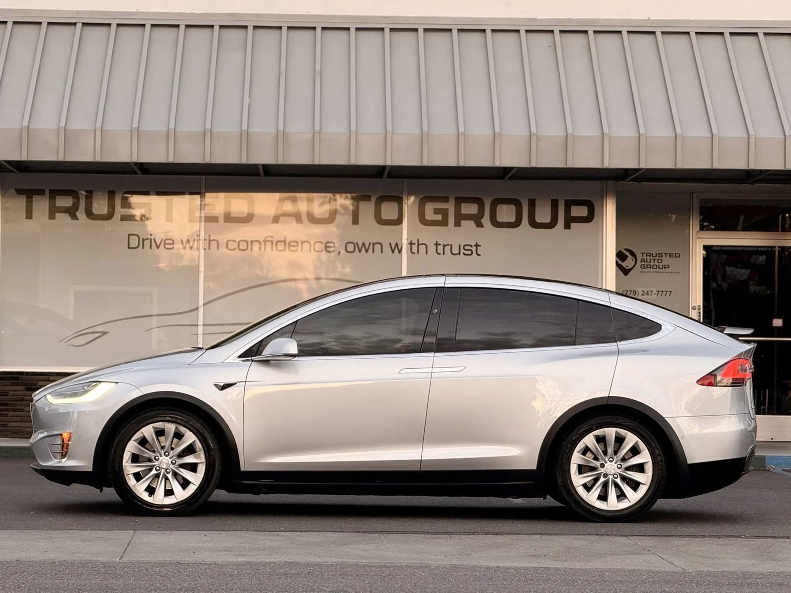 Used 2017 Tesla Model X 100D image 6