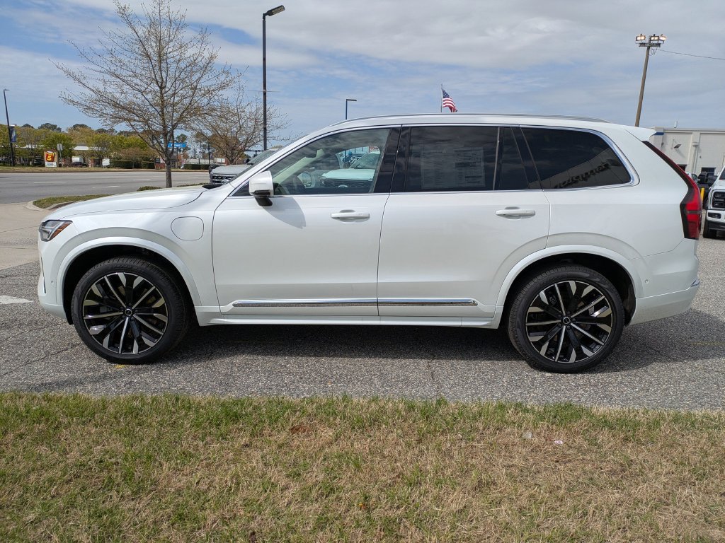 New 2026 Volvo XC90 T8 Plus w/ Protection Package Premier AWD/4WD image 7