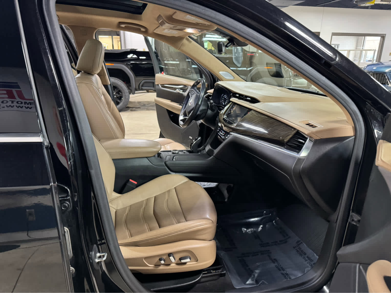 Used 2020 Cadillac XT6 Premium Luxury w/ Platinum Package image 11