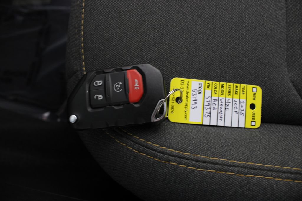Used 2025 Jeep Wrangler Unlimited Sahara AWD/4WD image 7