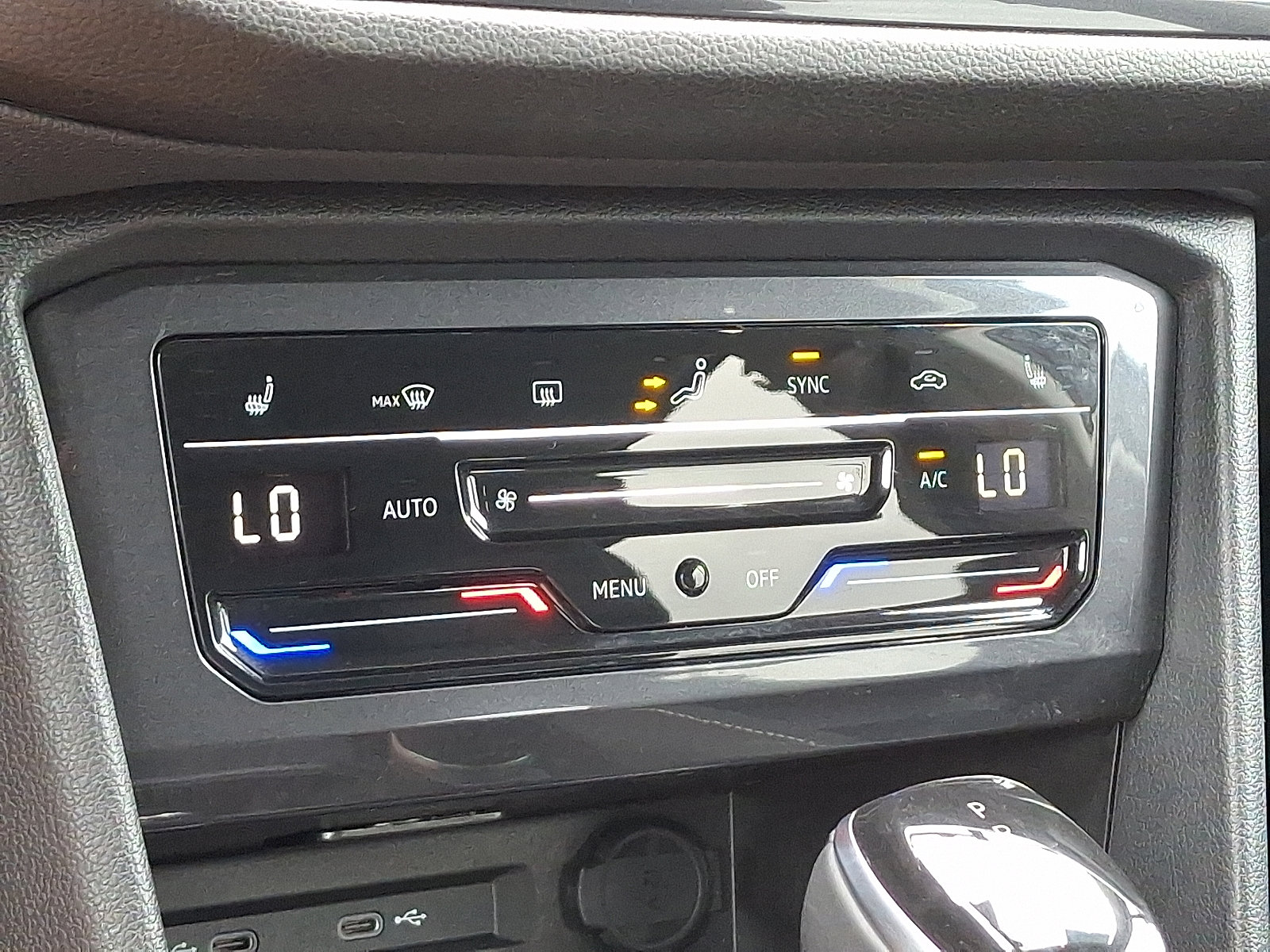 Certified 2024 Volkswagen Tiguan SE image 15