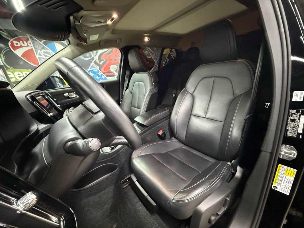 Used 2019 Volvo XC40 T5 Momentum image 11