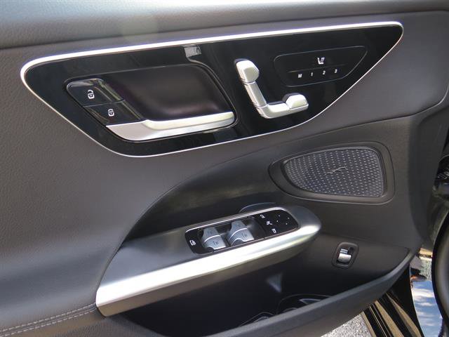 Used 2025 Mercedes-Benz C 300 4MATIC Sedan image 9