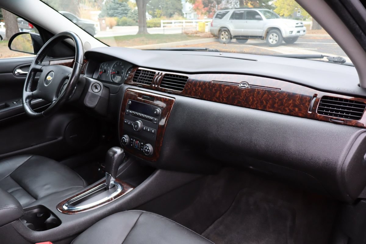 Used 2013 Chevrolet Impala LTZ FWD image 17