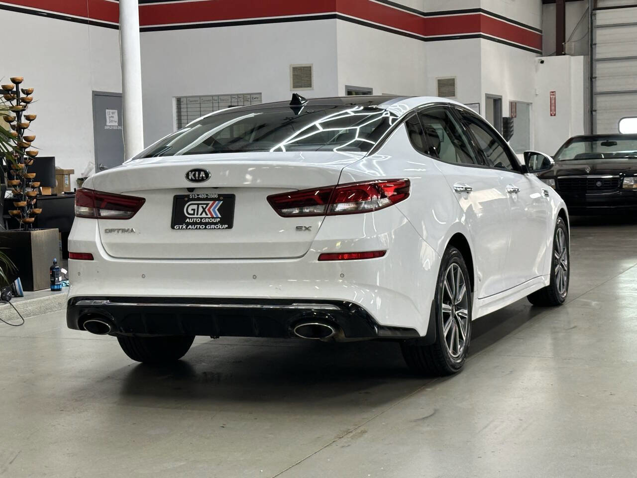 Used 2019 Kia Optima EX w/ EX Premium Package image 2