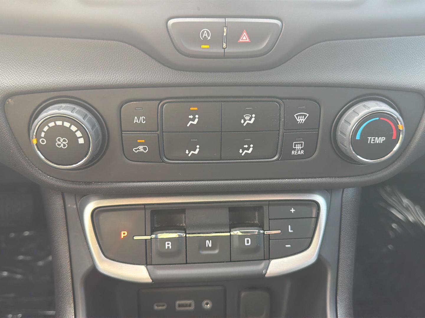 Used 2024 GMC Terrain SLE AWD/4WD image 6