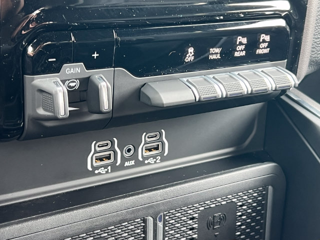 Used 2026 RAM 2500 Laramie AWD/4WD image 32