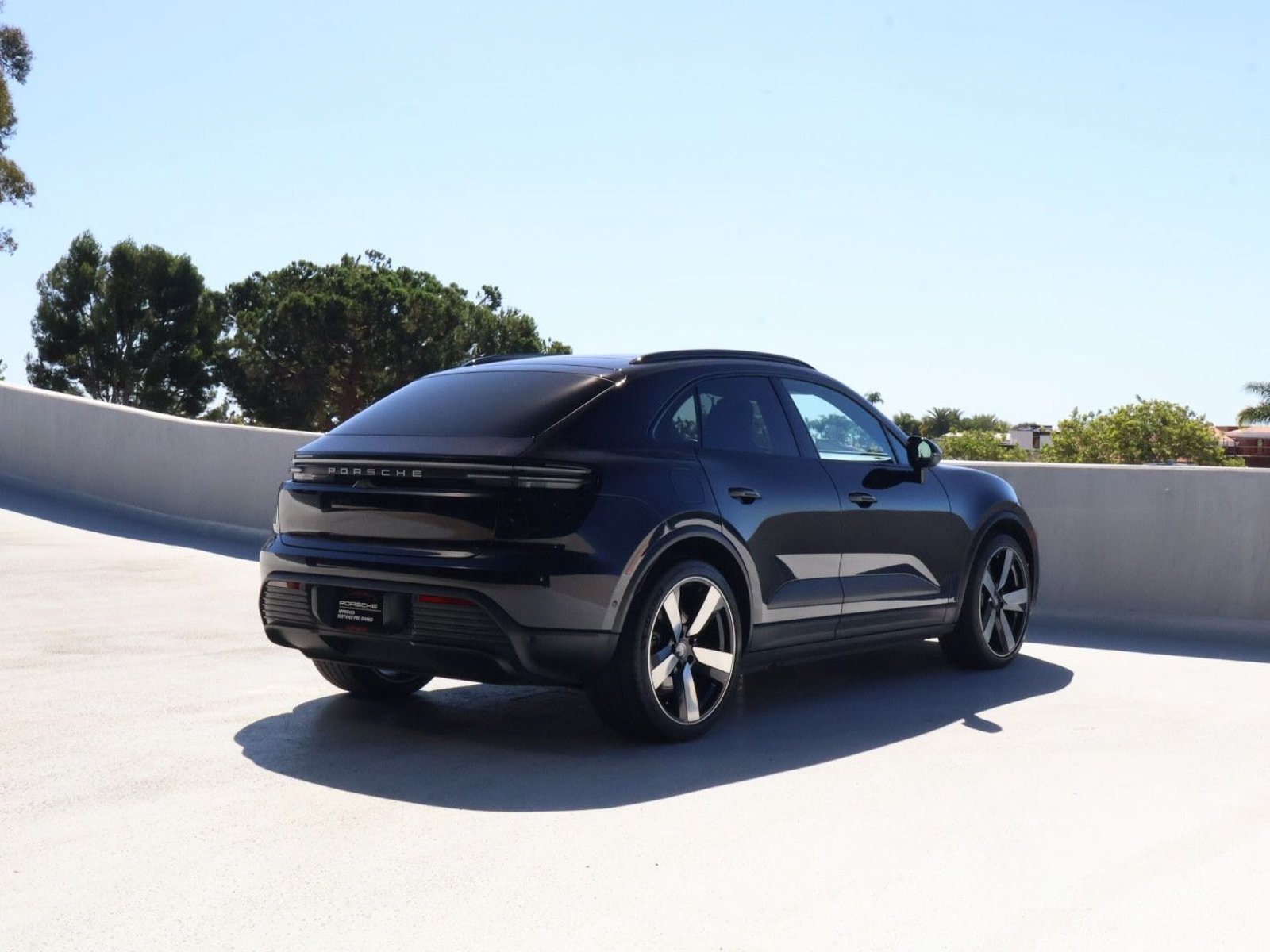 Certified 2024 Porsche Macan 4 Electric AWD/4WD image 8