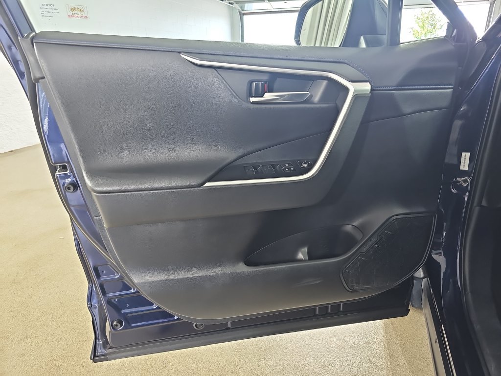 Used 2020 Toyota RAV4 XSE AWD/4WD image 33