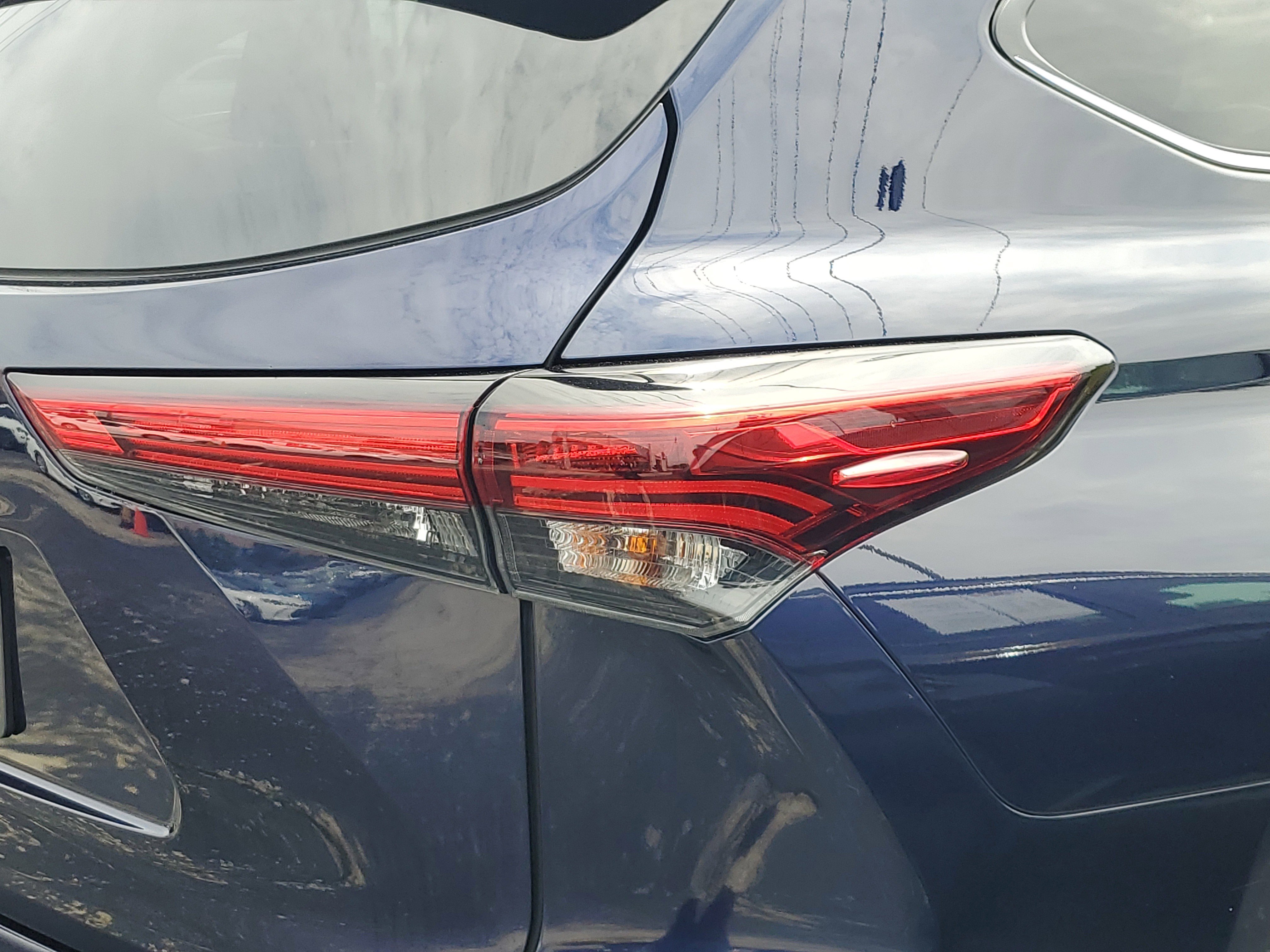 Used 2023 Toyota Highlander XLE FWD image 8