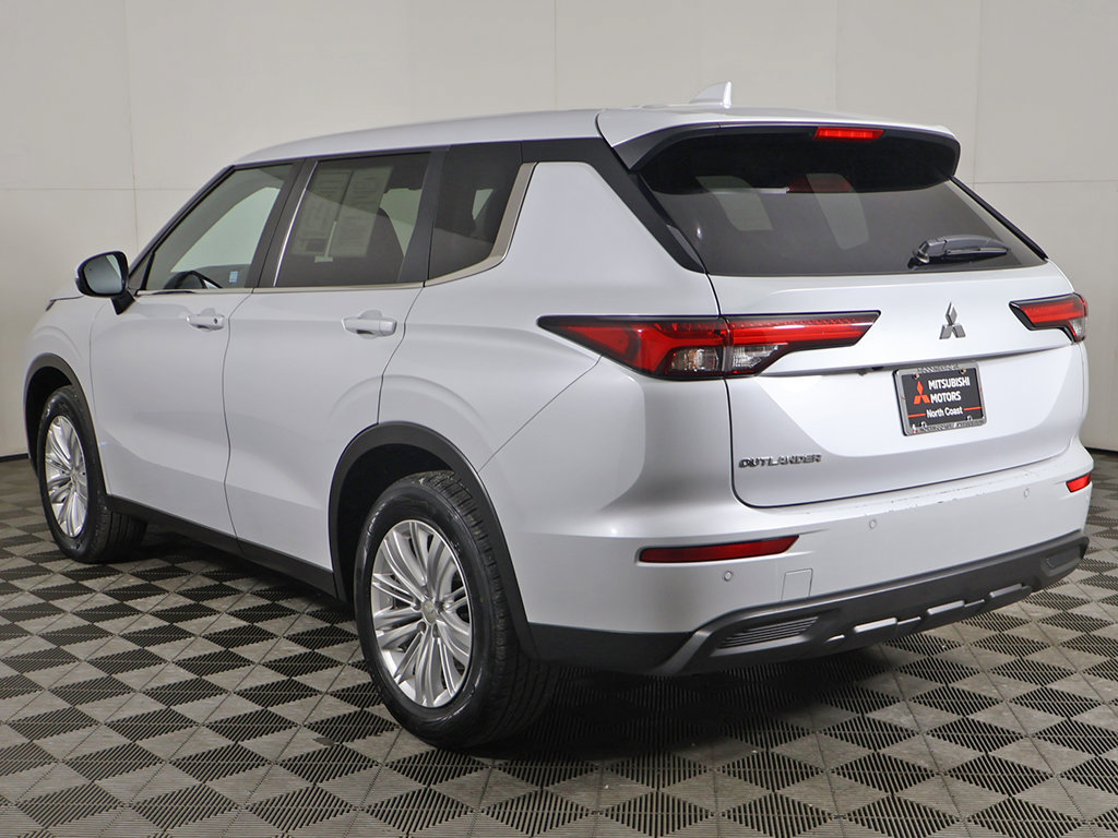 Used 2024 Mitsubishi Outlander ES AWD/4WD image 7