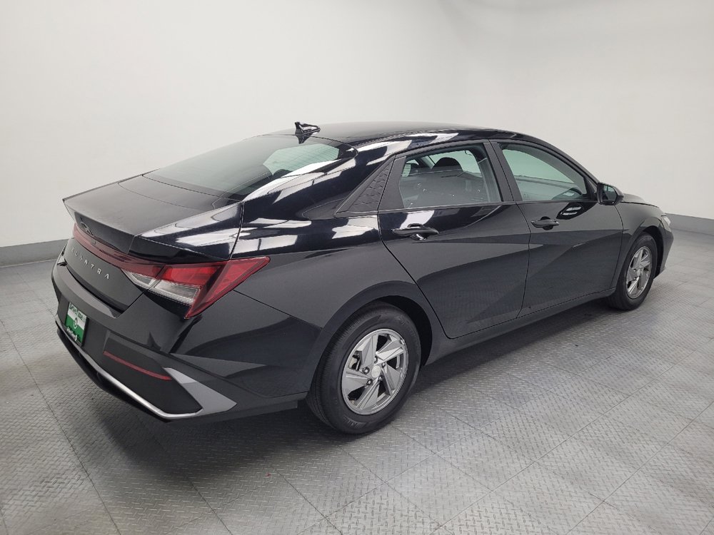 Used 2024 Hyundai Elantra SE FWD image 10