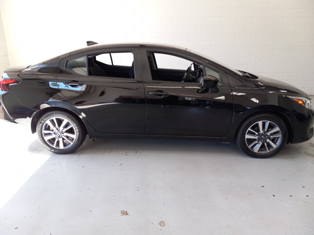 Used 2025 Nissan Versa SV FWD image 2