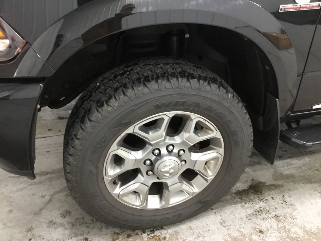 Used 2018 RAM 3500 Laramie Longhorn image 4