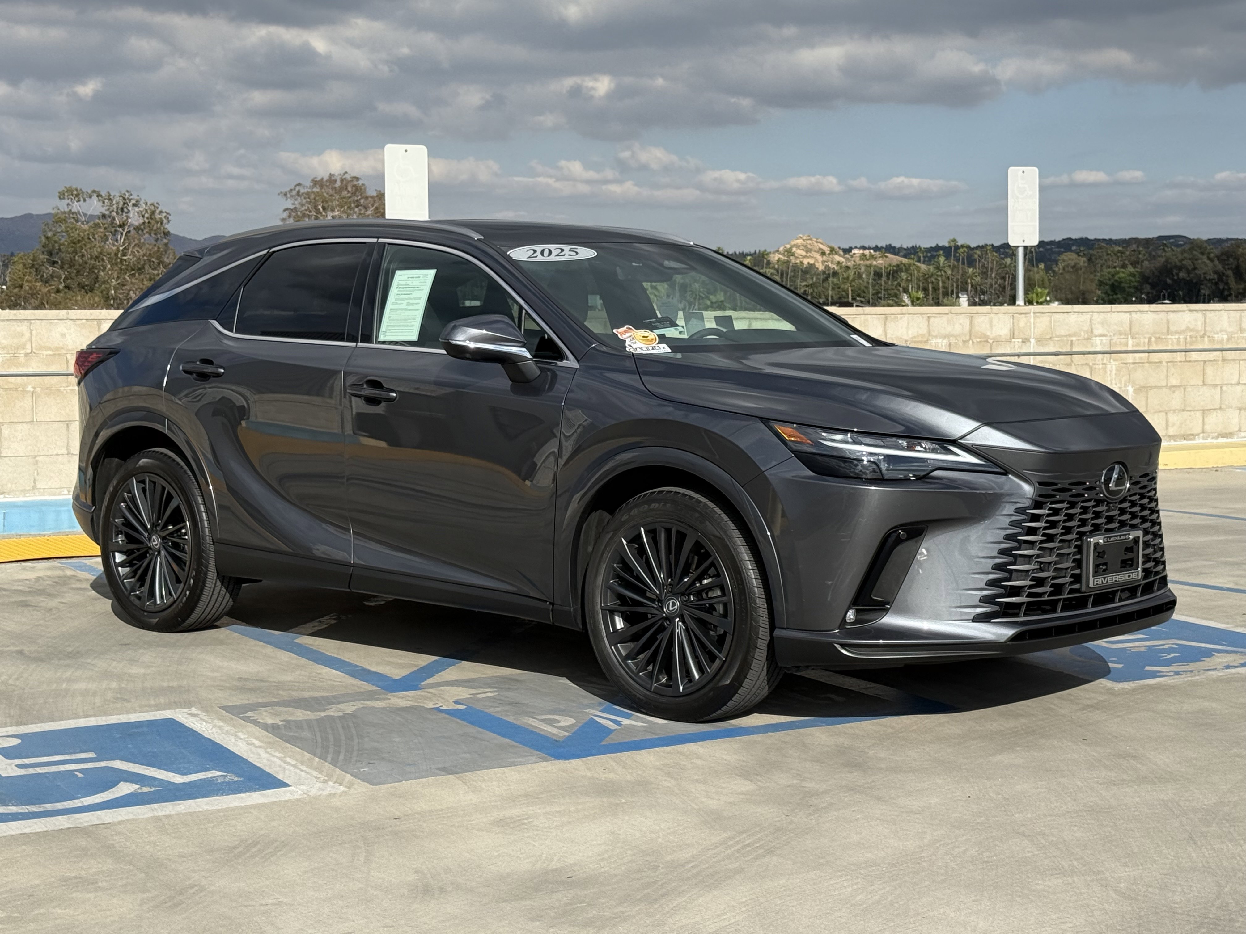 Certified 2025 Lexus RX 350h w/ Convenience Package image 2