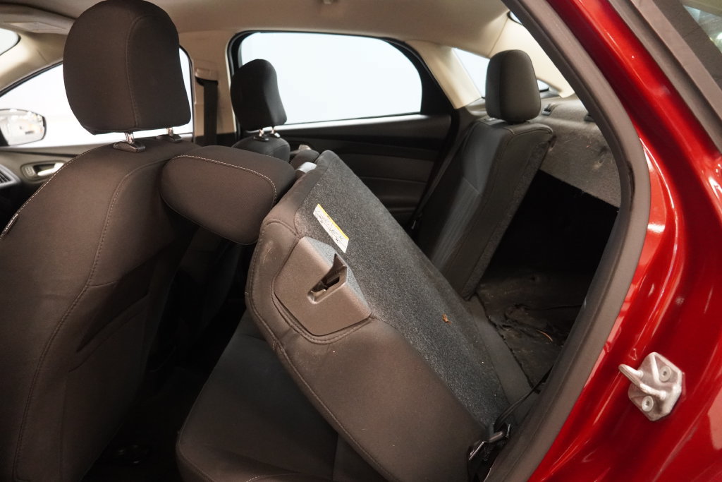 Used 2015 Ford Focus SE FWD image 26