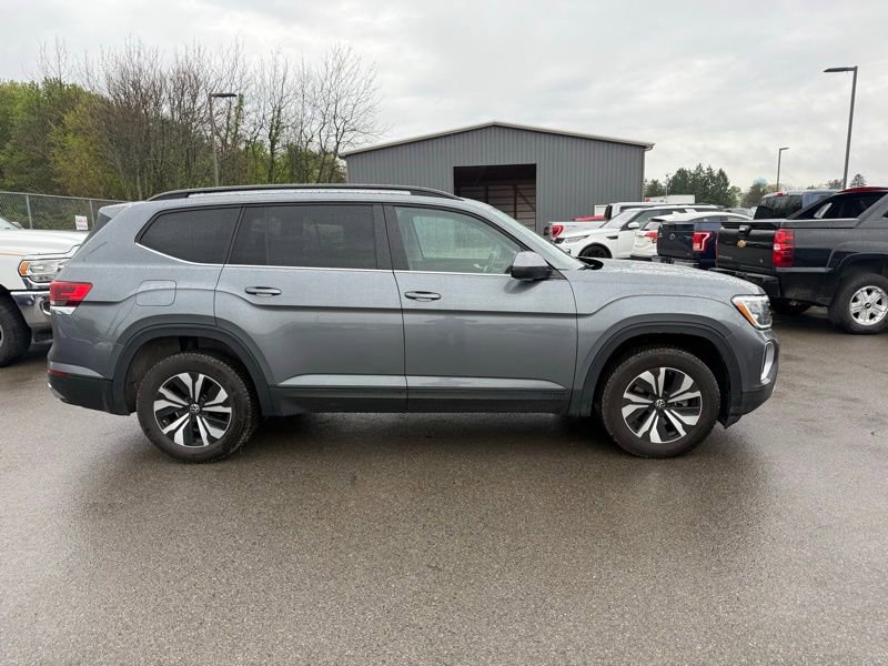 Used 2024 Volkswagen Atlas SE AWD/4WD image 4