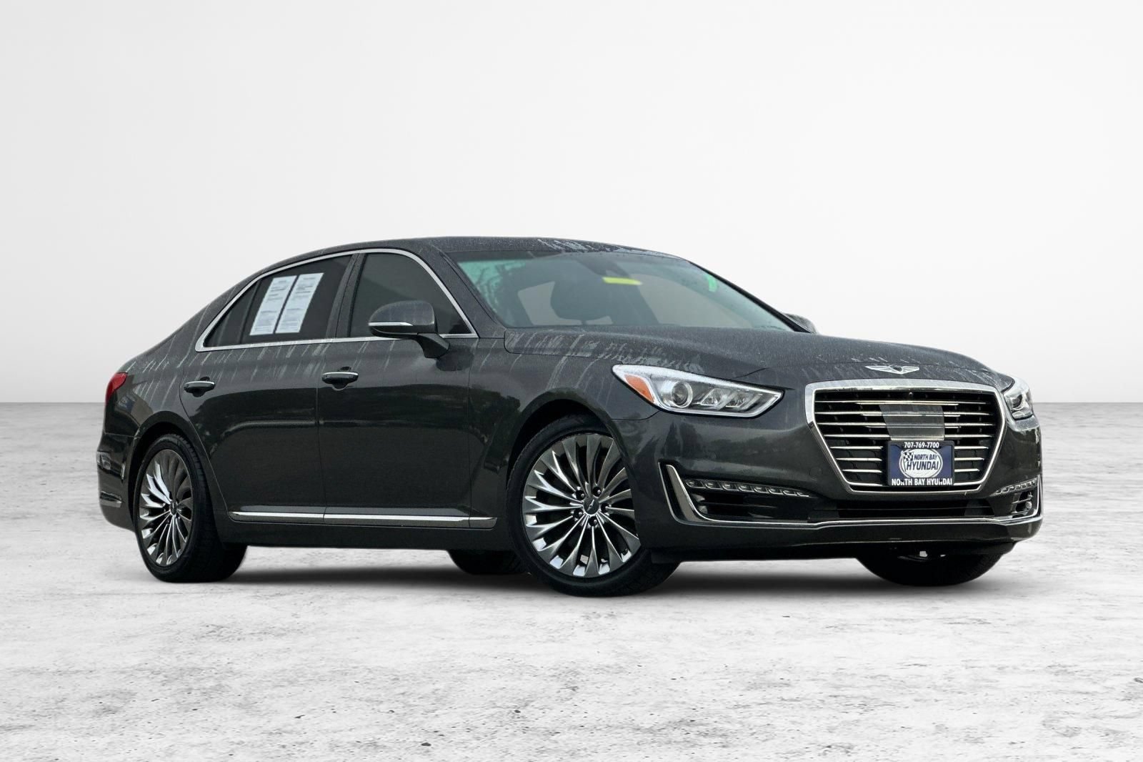 Used 2018 Genesis G90 5.0 Ultimate RWD image 2