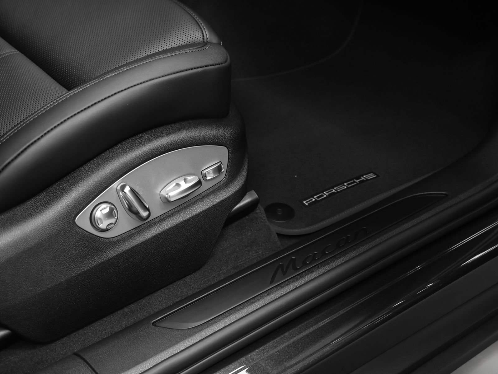 New 2026 Porsche Macan AWD/4WD image 20