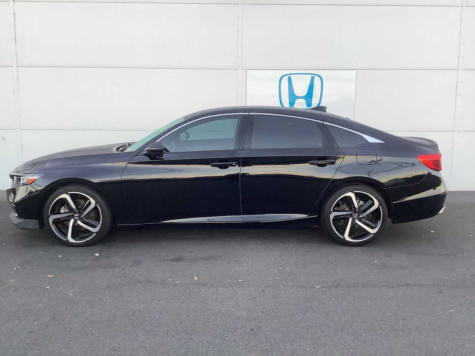 Used 2022 Honda Accord Sport image 2