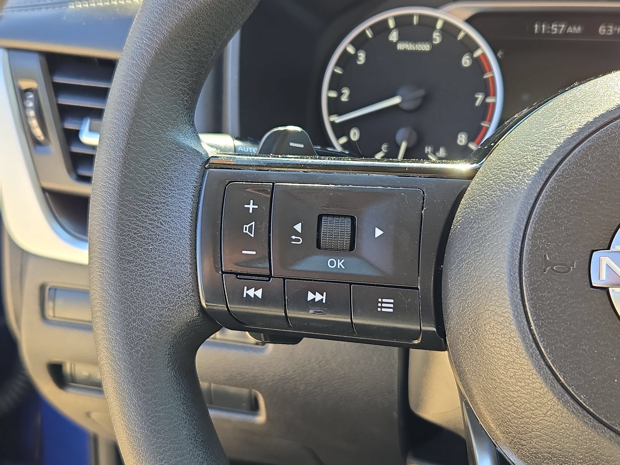 Used 2023 Nissan Rogue SV FWD image 22