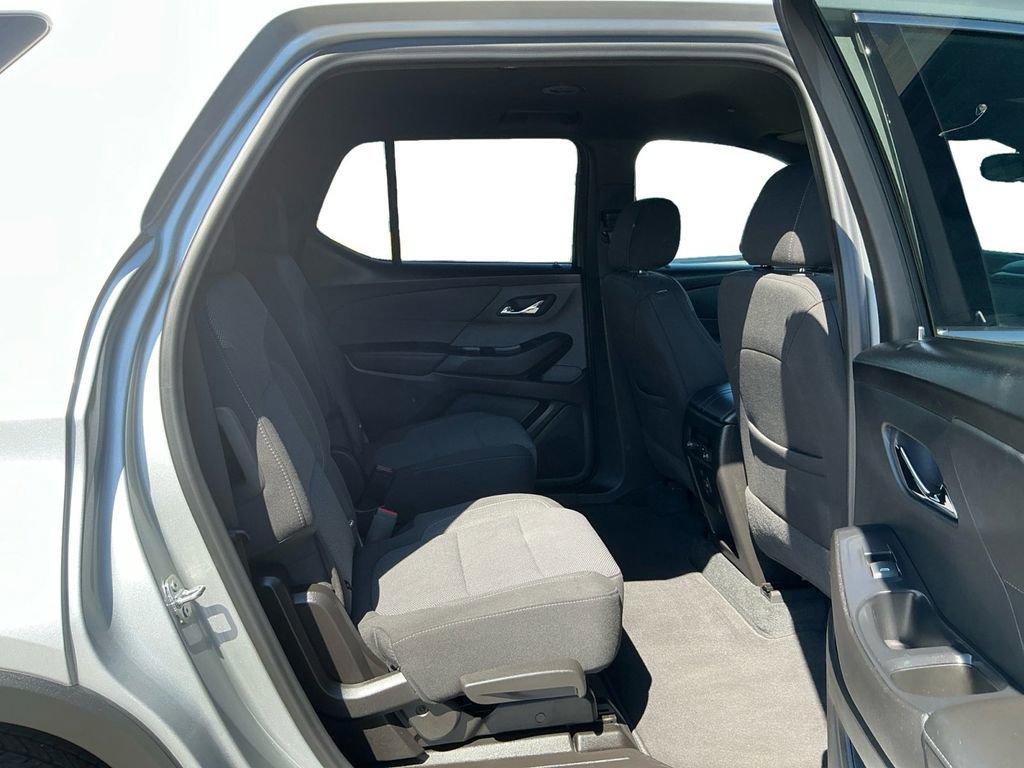 Used 2022 Chevrolet Traverse LT image 23