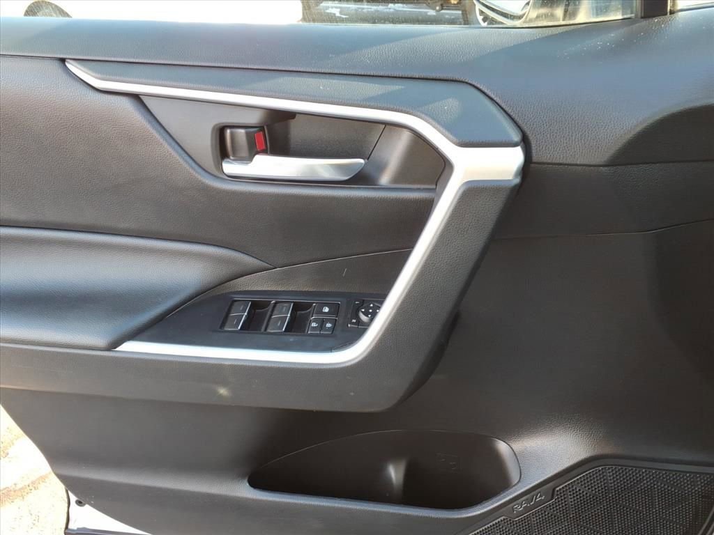 Used 2022 Toyota RAV4 XLE image 22