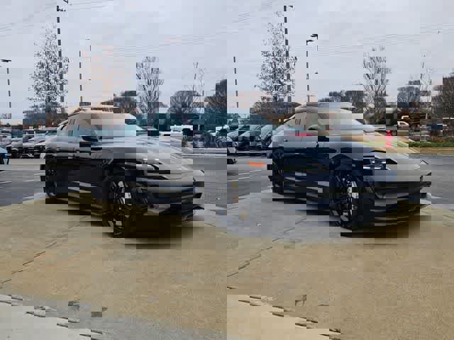 Used 2023 Porsche Taycan w/ Premium Package image 3