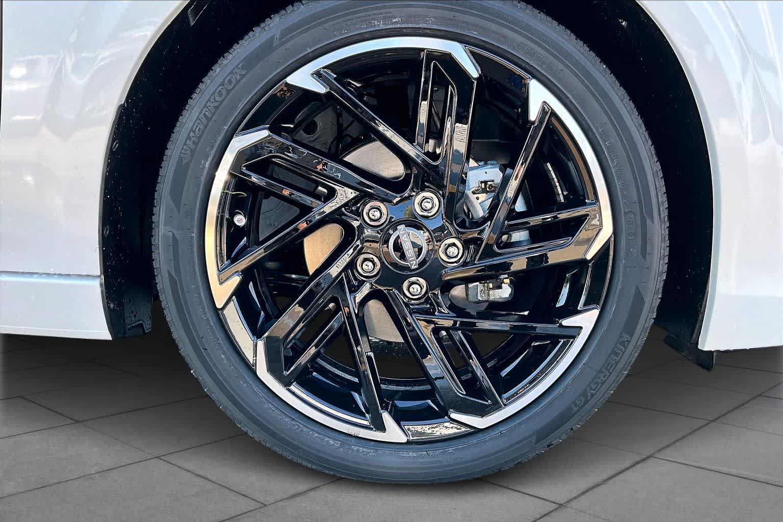 New 2026 Nissan Sentra SR FWD image 12