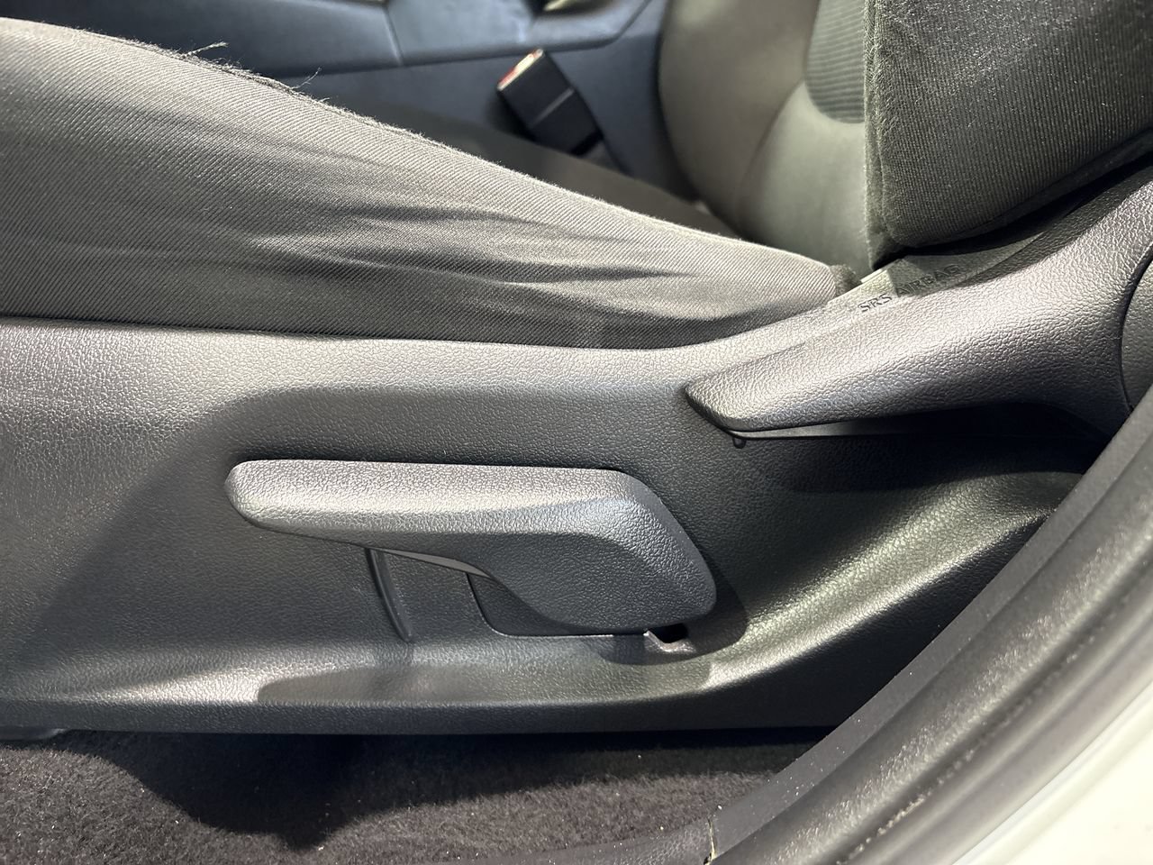 Used 2019 Toyota RAV4 LE FWD image 12