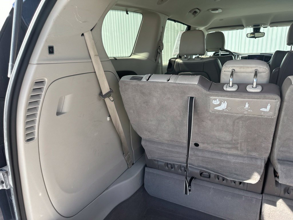 Used 2017 Chrysler Pacifica Touring-L FWD image 22