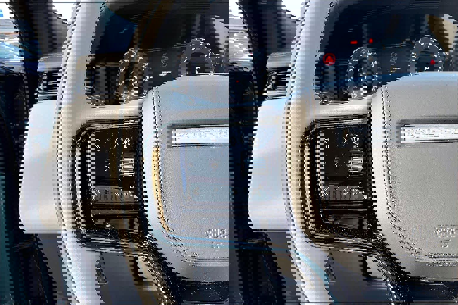 New 2026 Land Rover Range Rover Velar Dynamic SE image 17