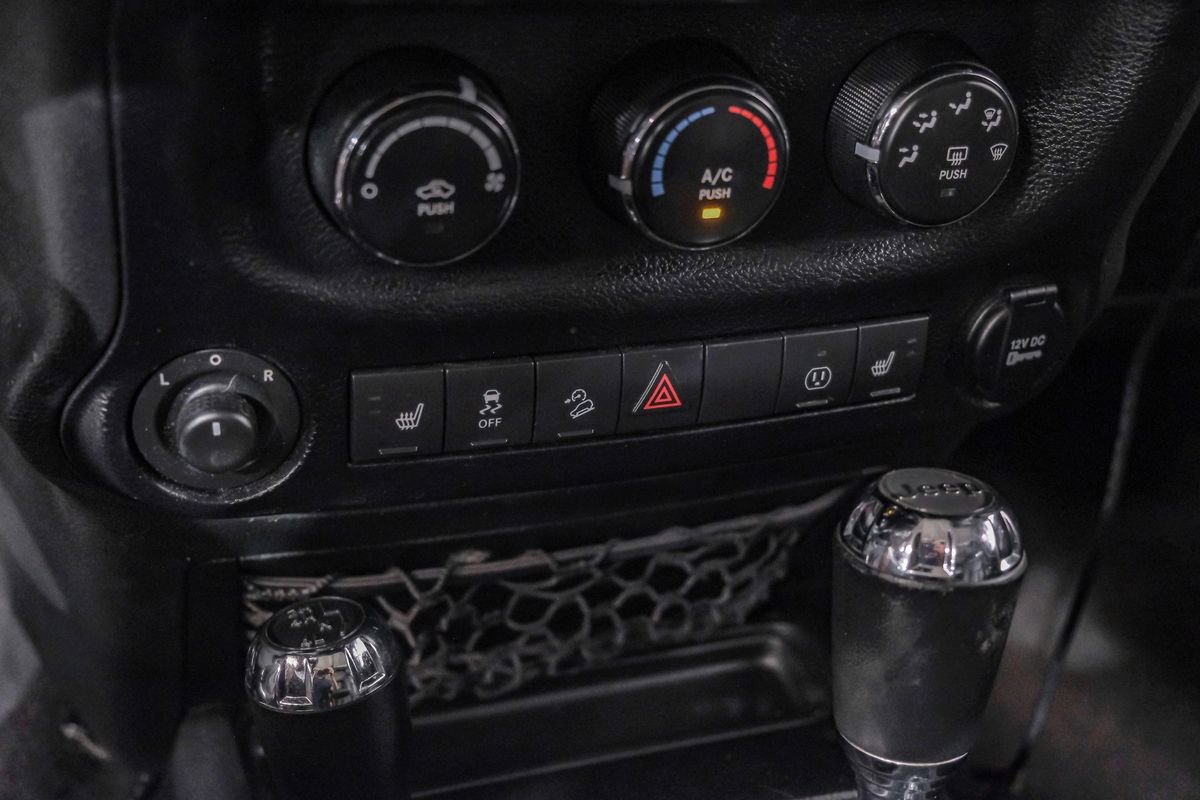 Used 2014 Jeep Wrangler Unlimited Rubicon w/ Connectivity Group image 26