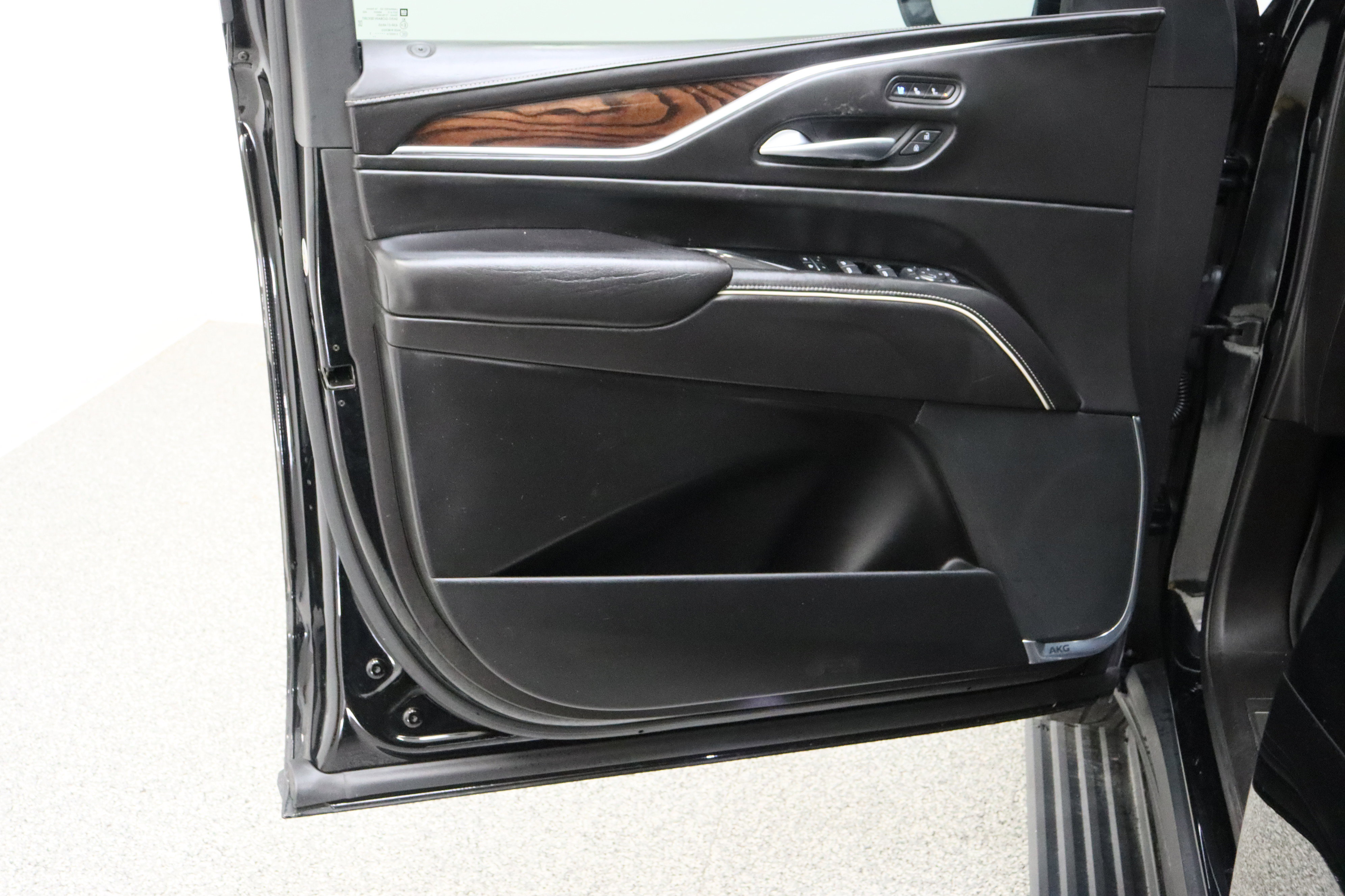 Used 2021 Cadillac Escalade Sport Platinum w/ Heavy-Duty Trailer Package image 12