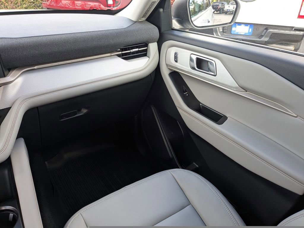New 2026 Ford Explorer Active w/ Active Comfort Package image 18