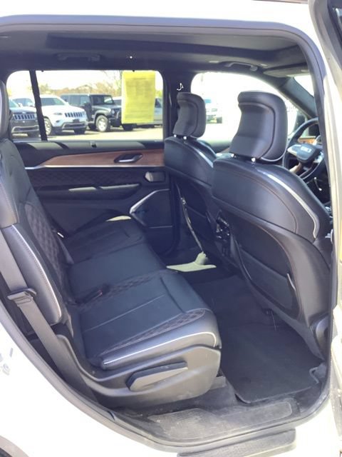 Used 2025 Jeep Grand Cherokee L Summit AWD/4WD image 20