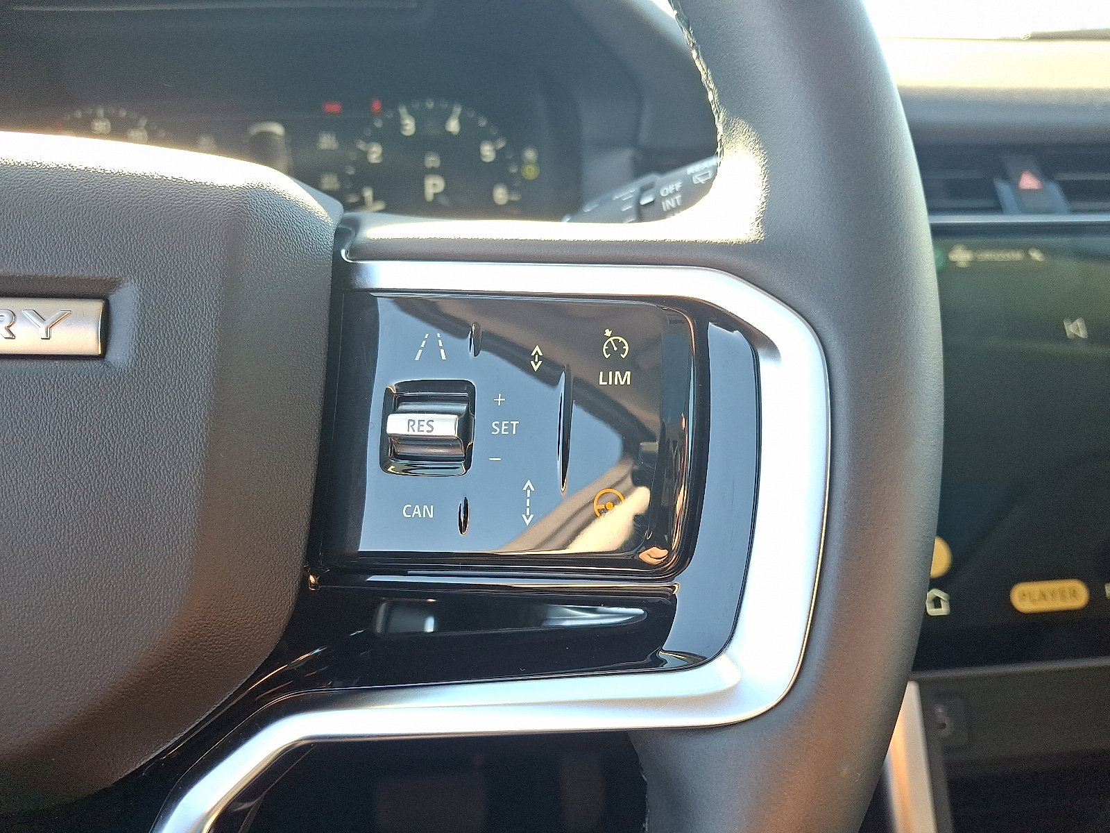 Used 2025 Land Rover Discovery Sport S image 22