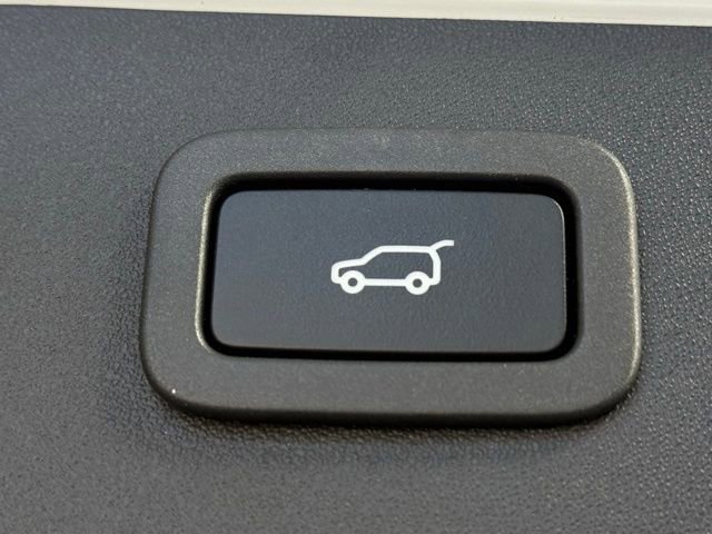 Used 2021 Jaguar E-PACE SE image 14