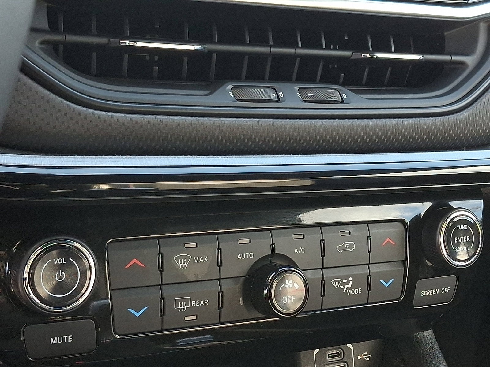 Used 2023 Jeep Compass Trailhawk image 15