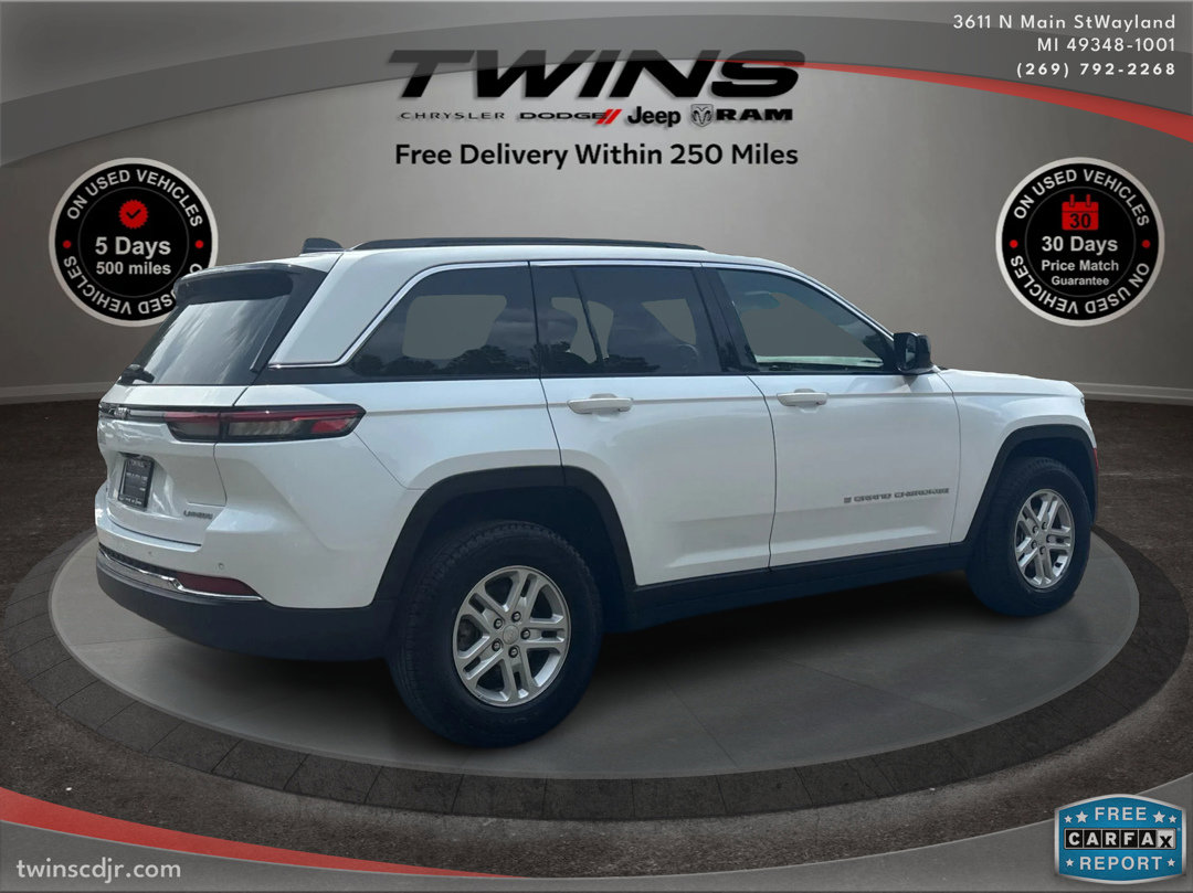 Used 2024 Jeep Grand Cherokee Laredo image 3